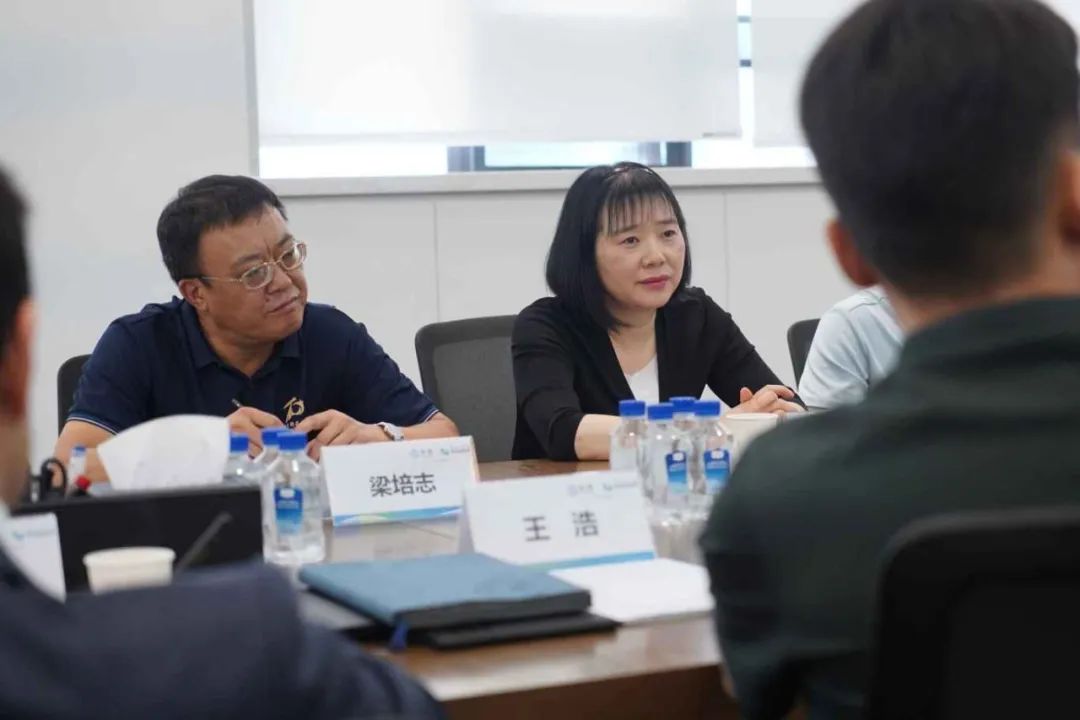 在座談交流環(huán)節(jié)，雙方圍繞如何更好地推動(dòng)產(chǎn)教融合進(jìn)行了深入探討